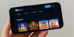 Interface mobile du casino Mystake affichée sur smartphone – mini-jeux Chicken, Book of Rampage, Sweet Bonanza